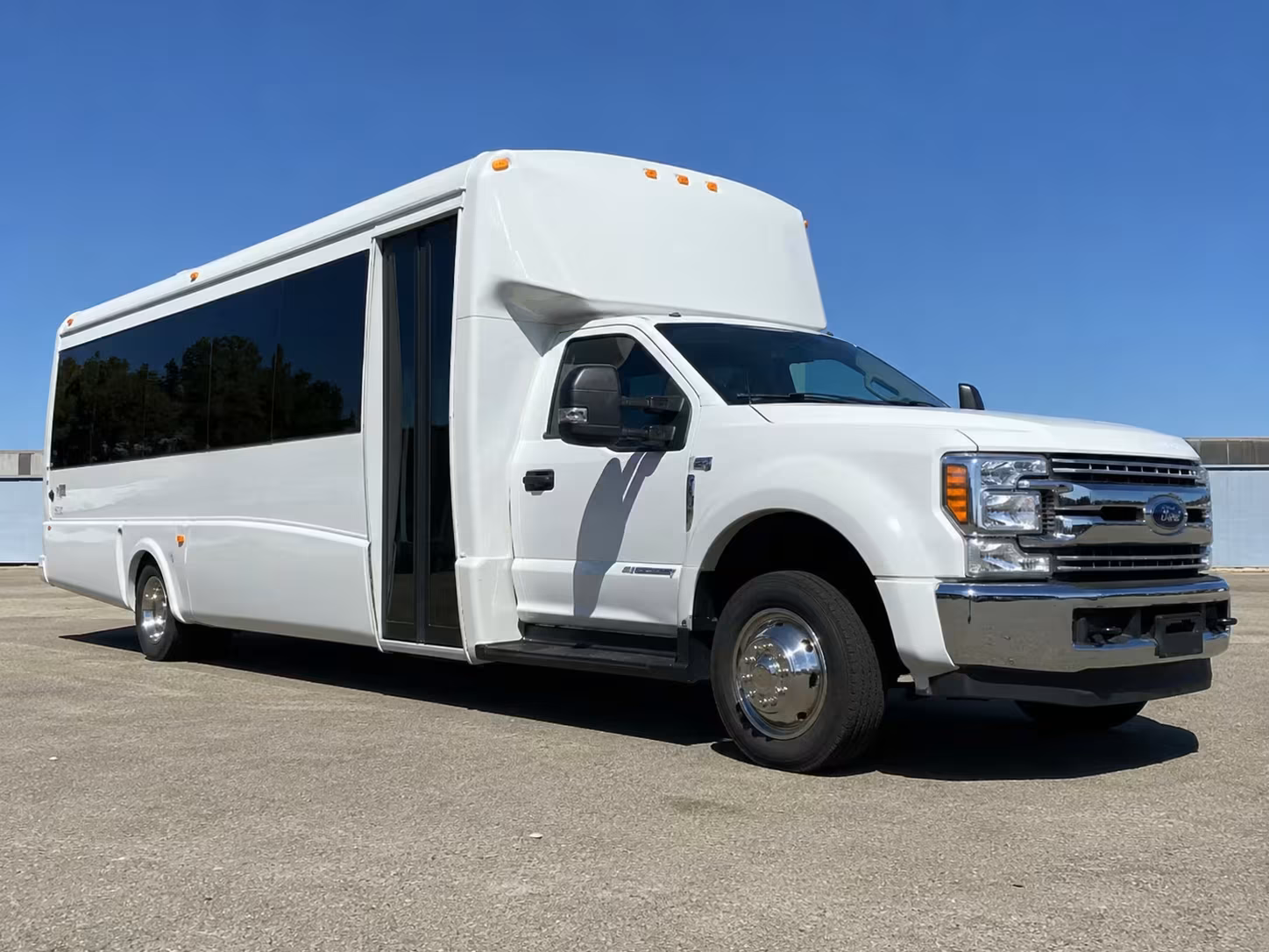 minibus and charter bus rentals for hialeah homecoming and prom